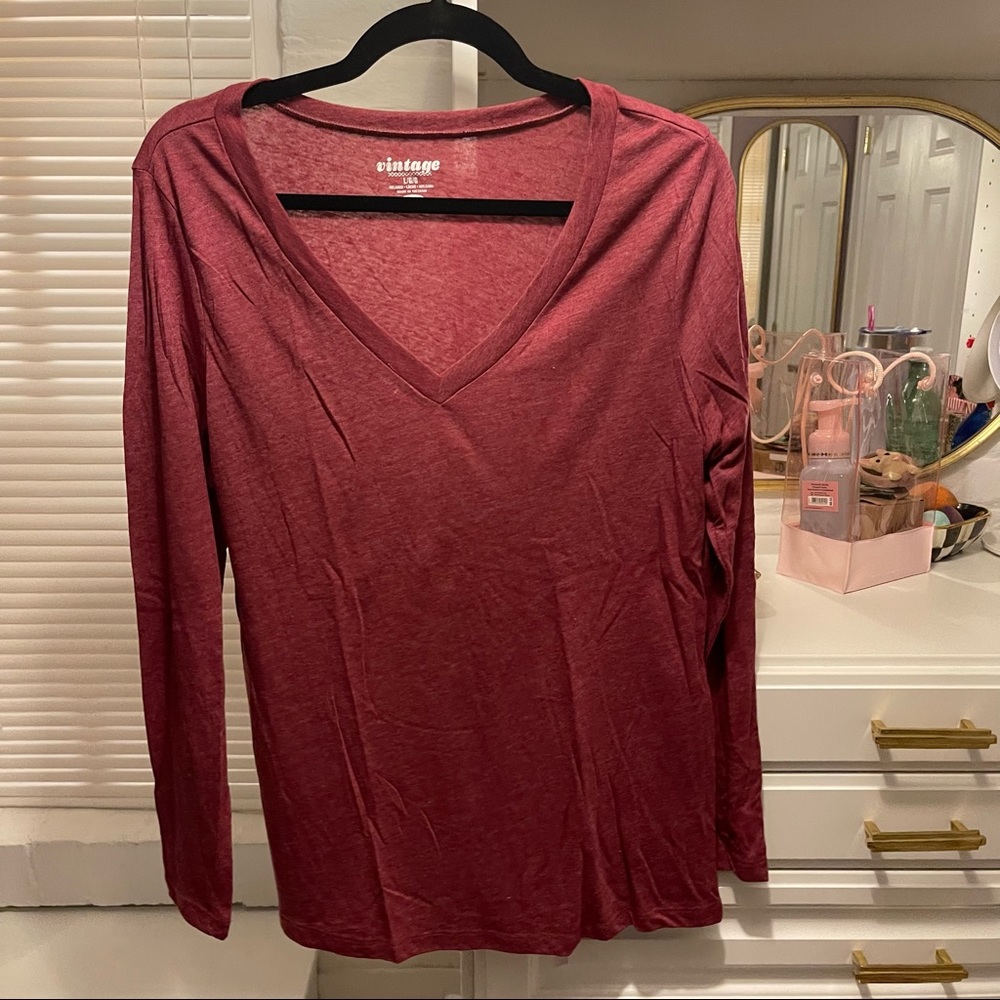 Old Navy vintage long-sleeve v-neck shirt. Size L.